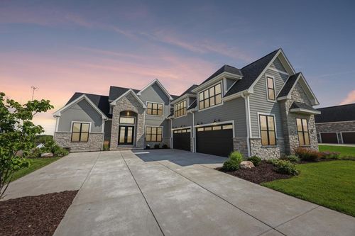 N40W23678 William Way, Pewaukee, WI, 53072-1119 | Card Image
