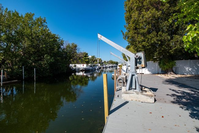 50' w/ Davits | Image 38