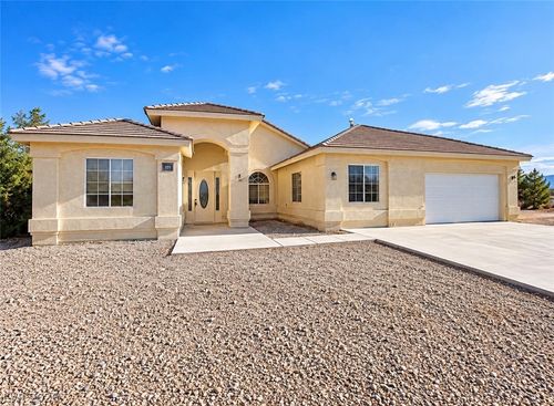 381 Arapahoe St, Pahrump, NV, 89048-5796 | Card Image