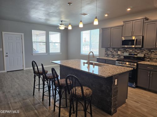 648 Danube Dr, Horizon City, TX, 79928-7418 | Card Image