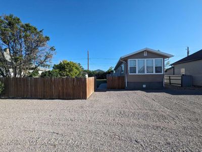 135 10 St, House detached with 2 bedrooms, 1 bathrooms and 1 parking in Fort Macleod AB | Image 1