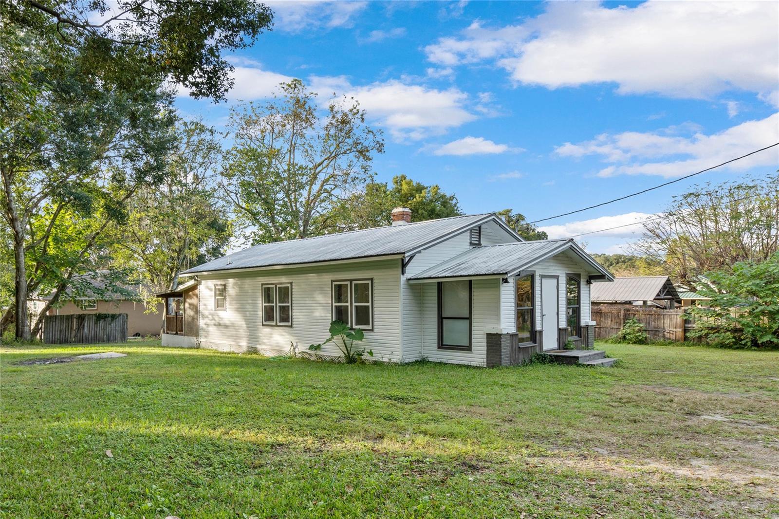 Highland Ave, Center Hill, FL 33514