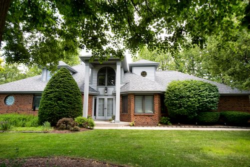 1844 W Brantwood Ct, GLENDALE, WI, 53209-3415 | Card Image