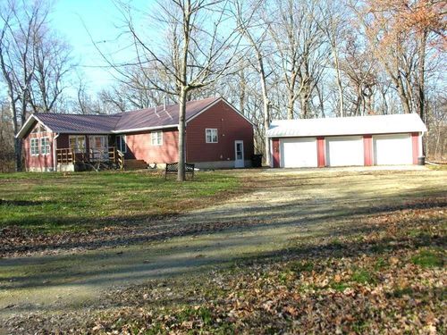 3111 240th St, Charles City, IA, 50616-8913 | Card Image