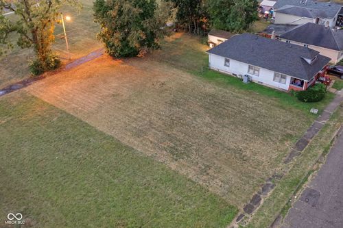 2114 Locust St, Anderson, IN, 46016-3957 | Card Image