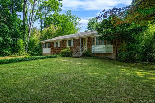 11 Radio Ave, Miller Place, NY, 11764-2726 | Card Image
