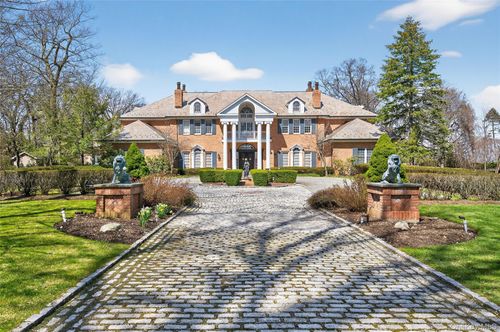 195 Feeks Ln, Locust Valley, NY, 11560-2035 | Card Image