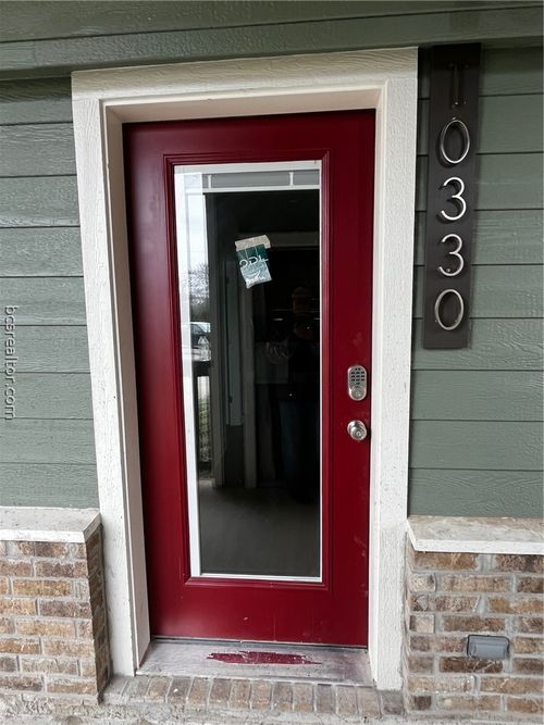 10330 N Dowling Rd, College Station, TX, 77845-9108 | Card Image