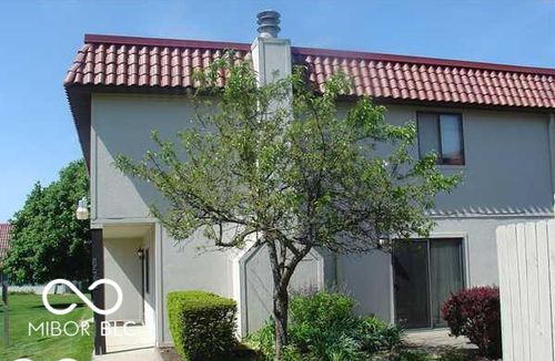 8542 La Corrida Ct, Indianapolis, IN, 46227-6116 | Card Image