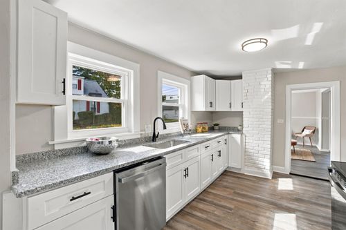 186 Peabody Ave, Manchester, NH, 03109-5535 | Card Image