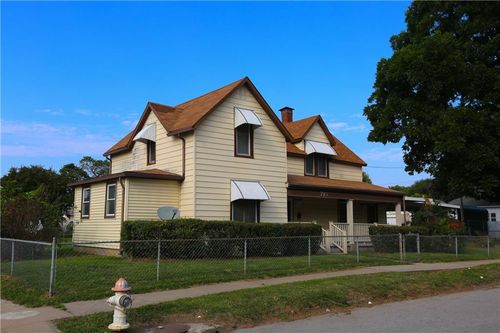 715 W Valley St, Saint Joseph, MO, 64504-1946 | Card Image