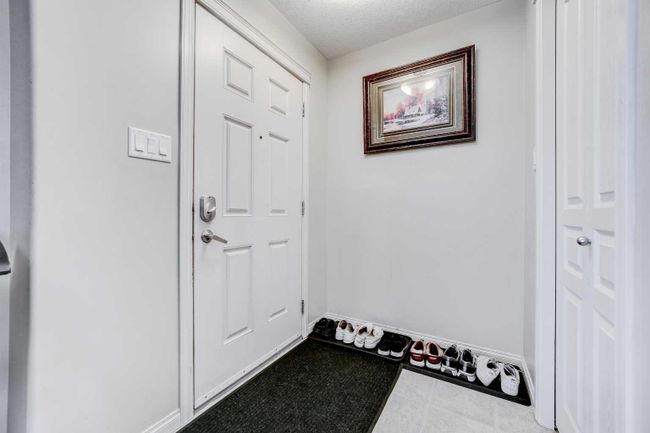 786 Silkstone Close W, Home with 3 bedrooms, 2 bathrooms and 2 parking in Lethbridge AB | Image 5