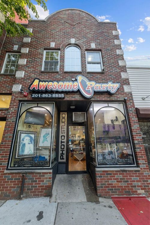 2025 Bergenline Ave, Union City, NJ, 07087 | Card Image