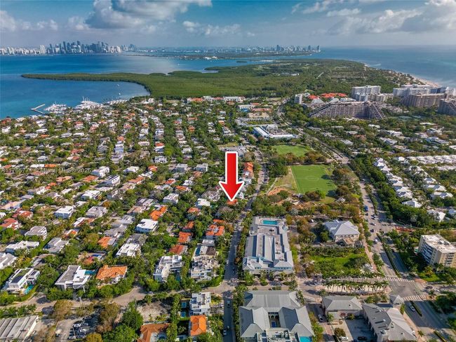 B - 464 Fernwood Rd, Townhouse with 3 bedrooms, 3 bathrooms and null parking in Key Biscayne FL | Image 47