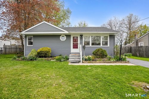 40 Compass Ln, West Haven, CT, 06516-7115 | Card Image