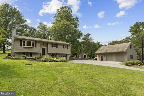 562 Walnut Hill Rd, MILLERSVILLE, PA, 17551-9709 | Card Image