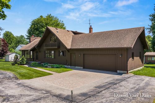 1050 64th St Sw, Byron Center, MI, 49315-8686 | Card Image