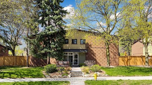 2-52 Three Valleys Drive, North York, ON, M3A3B5 | Card Image