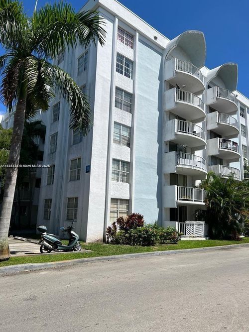 407-498 Nw 165th Street Rd, Miami, FL, 33169-6467 | Card Image