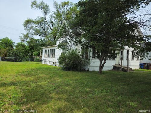 4428 Elizabeth St, Wayne, MI, 48184-2154 | Card Image
