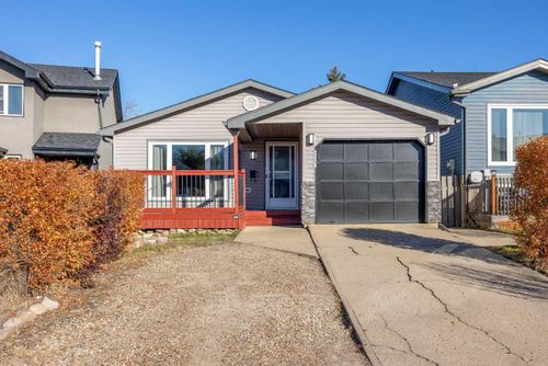 224 Windsor Dr, House with 4 bedrooms, 2 bathrooms and 3 parking in Fort Mcmurray AB | Card Image
