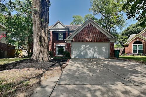 5 Regency Ct, Conroe, TX, 77304-2744 | Card Image