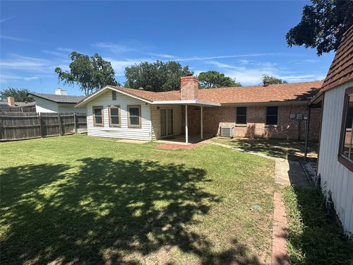 2913 Tomlee St, Denton, TX, 76210-8705 | Card Image