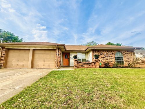 1605 Winchester Way, Bedford, TX, 76022-6830 | Card Image