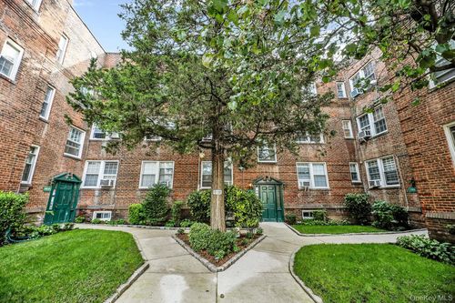 3a-1 Ash Pl, Great Neck, NY, 11021-3220 | Card Image
