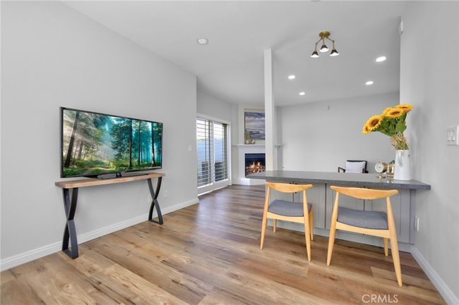 APT-10 - 20851 Community St, Townhouse with 3 bedrooms, 3 bathrooms and 2 parking in Winnetka CA | Image 11
