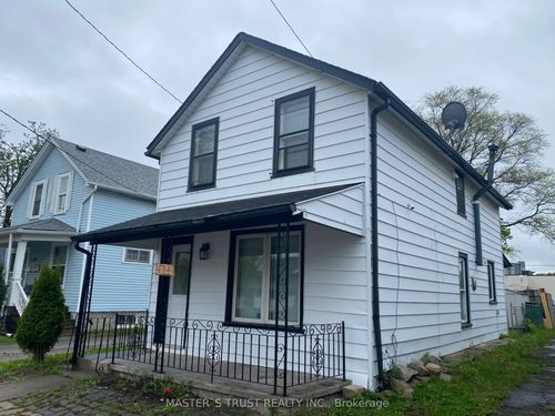 4744 Park St, Niagara Falls, ON, L2E2R1 | Card Image