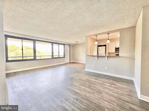 apt-702-5500 Holmes Run Pkwy, ALEXANDRIA, VA, 22304-2856 | Card Image