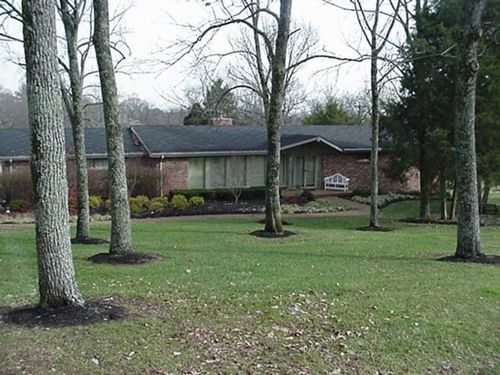 5010 Longstreet Dr, Brentwood, TN, 37027-6508 | Card Image