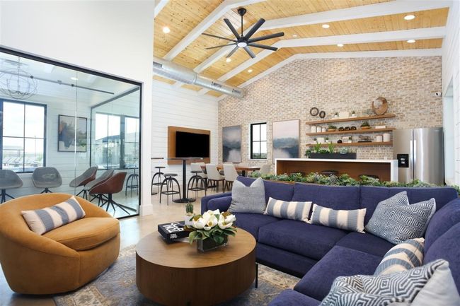 125 Honeybee Ln, House other with 2 bedrooms, 2 bathrooms and 2 parking in Elgin TX | Image 40
