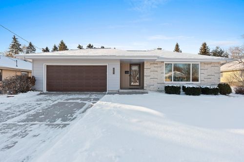 2003 Richmond Ave, Manitowoc, WI, 54220-1752 | Card Image