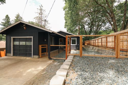 590 Gustaf St, Gold Hill, OR, 97525-9403 | Card Image