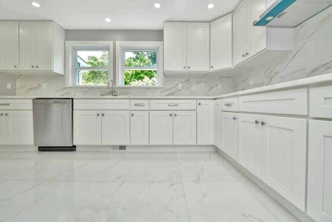 87 Summer St, House other with 4 bedrooms, 3 bathrooms and 6 parking in Abington MA | Image 5