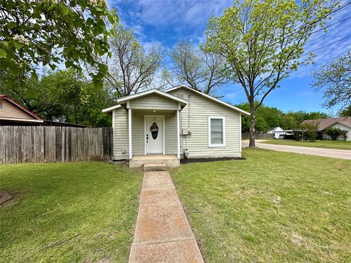 500 W Lone Star Ave, Cleburne, TX, 76033-5827 | Card Image