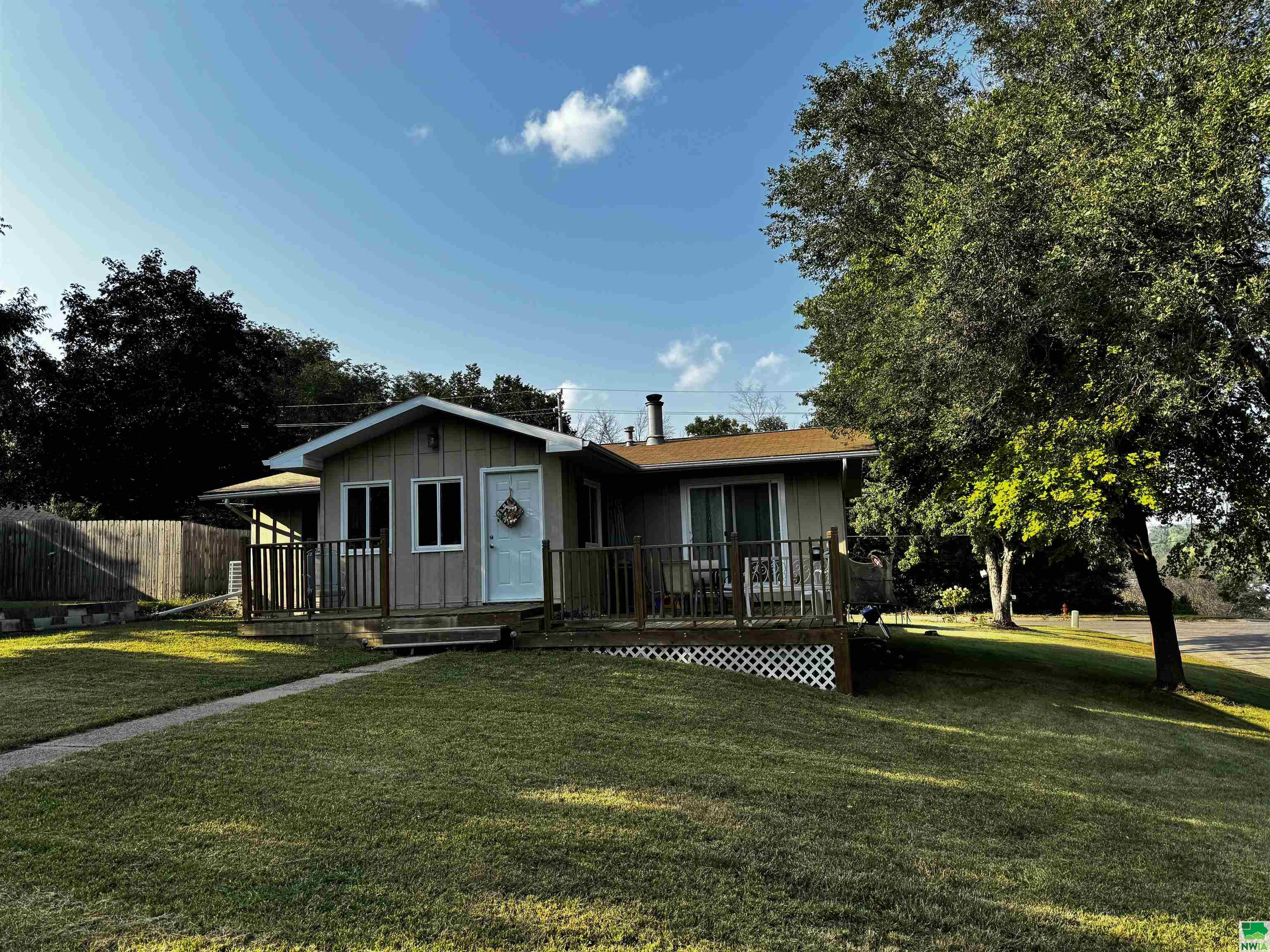 Walnut St, Cherokee, IA 51012