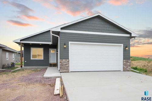 6100 N Seubert Ave, Sioux Falls, SD, 57104-0562 | Card Image