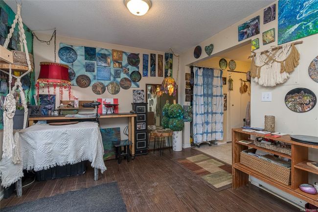 Lower 1 bed suite- living room | Image 34