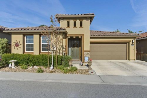 2041 Santoro Way, Hollister, CA, 95023-6247 | Card Image