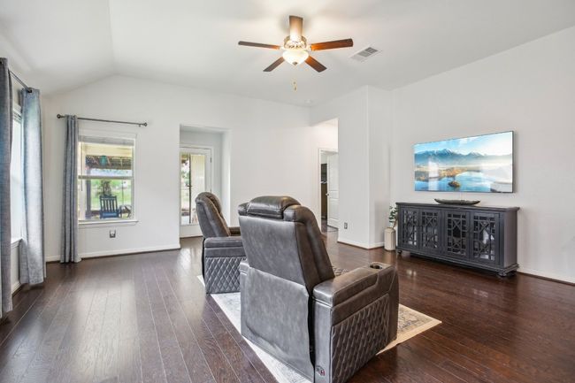 1421 Morning View Rd, House other with 3 bedrooms, 2 bathrooms and 6 parking in Georgetown TX | Image 8
