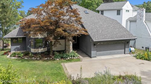 1745 Ridge Rd, White Lake, MI, 48383-1787 | Card Image
