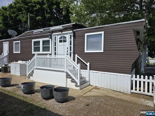 9 Monique Cir, Hazlet, NJ, 07730-1543 | Card Image