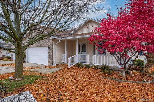 7352 Cross Creek Dr, Swartz Creek, MI, 48473-1711 | Card Image