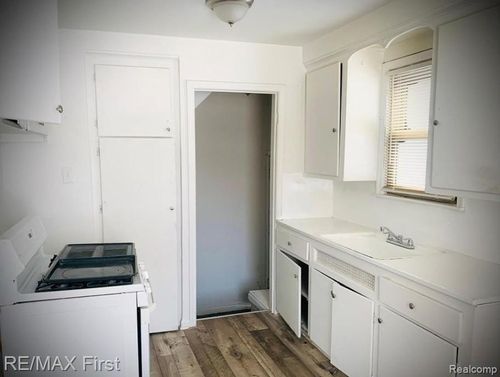 15910 W Parkway St, Detroit, MI, 48223-1034 | Card Image