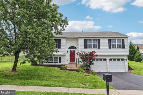 302 W Welsh Dr, DOUGLASSVILLE, PA, 19518-8711 | Card Image