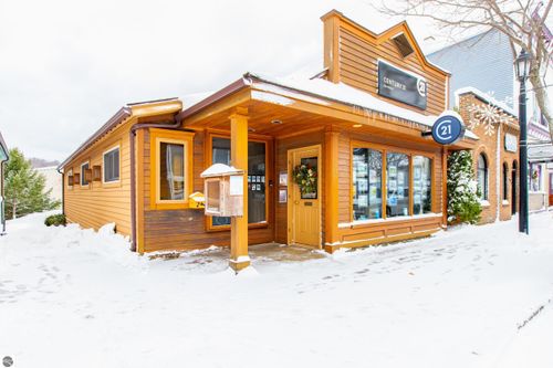 408 Main St, Frankfort, MI, 49635-9142 | Card Image