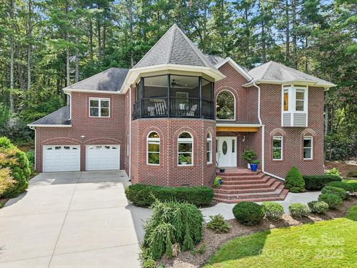 15 Madelyn Ln, Fairview, NC, 28730-8524 | Card Image